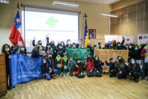 Entregan certificados ambientales a siete establecimientos educacionales
