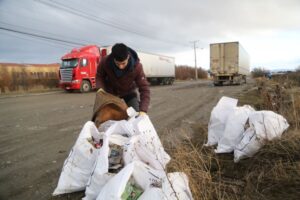 Retiran cerca de una tonelada de basura del Humedal Tres Puentes