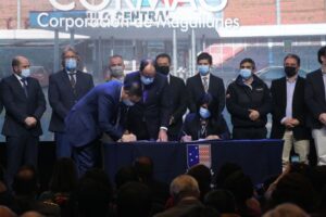 Gobernador regional Jorge Flies constituyó la nueva Corporación de Magallanes al cumplirse ayer su primer año de mandato