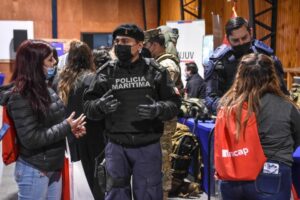 Armada participó en feria realizada en el Liceo Sara Braun de Punta Arenas