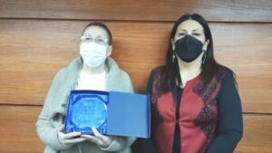 Entregan reconocimiento a ministra Marta Pinto