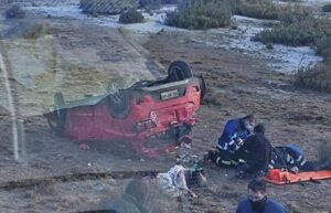 Cuatro lesionados en volcamiento