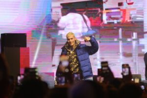 Más de 600 magallánicos corearon los éxitos de Marcianeke, Ithan NY y Nickoog en sus primeras presentaciones en la región