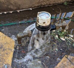 Advierten posibles roturas de medidores de agua por bajas temperaturas