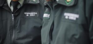 Hasta tres años de cárcel arriesgan gendarmes que habrían desnudado y agredido a reo