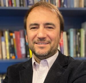 Factores externos, incertidumbre y política fiscal empujan el dólar