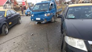 Una lesionada dejó colisión entre Porter y taxi