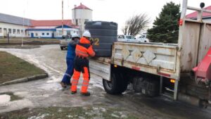 Prolongado corte de agua por roturas de medidores se registró en Punta Arenas: habilitaron puntos de abastecimiento