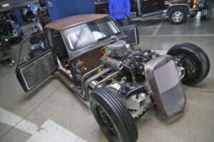Cientos de personas visitaron exposición de autos clásicos