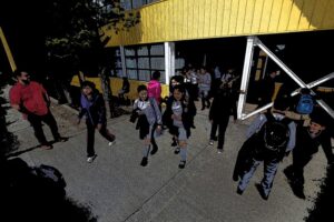 Violencia y amenazas en aulas de clases: expertos analizan este fenómeno y apuntan a “encierro y aislamiento” pandémico