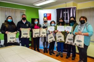 Entregan kits de eficiencia energética a mujeres