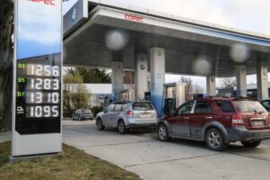 Combustibles subieron nuevamente ayer y alcaldesa de Río Verde califica alzas como un abuso en contra de los habitantes