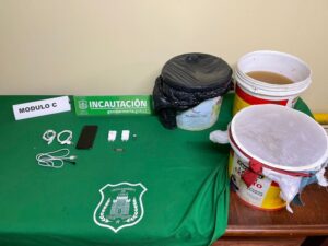 Gendarmería incauta 40 litros de chicha artesanal en cárcel de Punta Arenas
