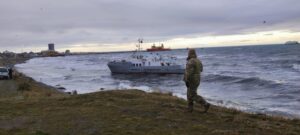 Lancha de la Armada tocó fondo en el Estrecho de Magallanes
