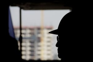 Se querellan contra arquitecta que habría defraudado en $5 millones a cliente