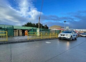 Detienen a joven que estaría involucrado en robo a liceos y automotoras