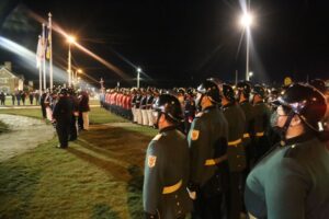 Bomberos celebraron su día nacional frente a su monumento