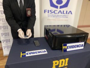 Detienen a hombre por distribuir y almacenar material pornográfico infantil