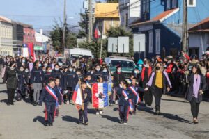 Fuerzas Armadas y estudiantes rindieron homenaje a Bernardo O’Higgins