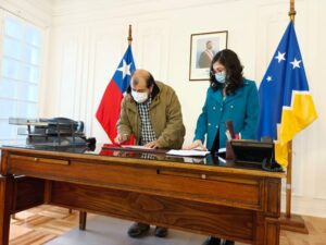 Convenio permitirá acceso a electricidad para habitantes de Villa Tehuelches