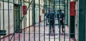 Formalizan a mujer que intentó ingresar 80 gramos de marihuana oculta en hierba mate a la cárcel