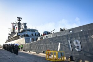 “Almirante Williams” continúa navegación desde Magallanes