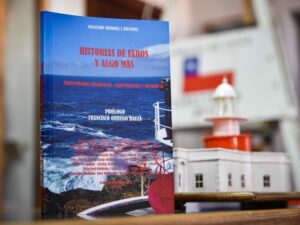 En España comentaron elaboración de libro que cuenta historias de los faros