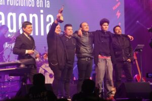 Tommy Villarroel demostró su poderío musical en el festival