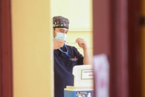 Vecinos se dividen por anuncio de inoculación de quinta dosis contra el Coronavirus