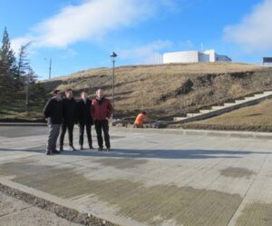 Inspeccionan obras de pavimentación en Cerro Sombrero