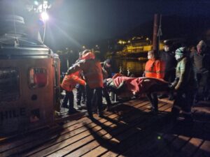 Armada evacuó a persona que presentaba problema médico desde Puerto Edén