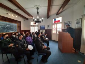 Presentan libro sobre la historia de los faros de la Región de Magallanes