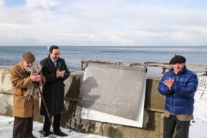Homenajean hazaña de Piloto Pardo con inauguración de placa y boya