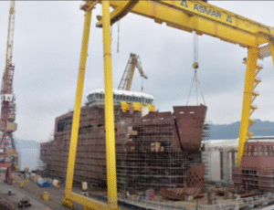 Asmar instala el último bloque del  casco del rompehielos Viel de la Armada