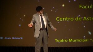 Astrónomo José Maza participó de la Feria del Libro Dinko Pavlov