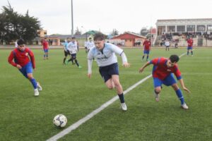 Puerto Natales derrotó a Punta Arenas y se clasificó en fútbol para los Juegos de la Araucanía 2022