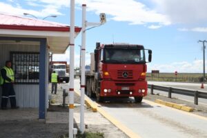 Gasolinas bajan por primera vez en más de un año