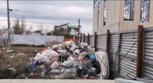 Vecinos denuncian basural clandestino al interior de predio en Barranco Amarillo