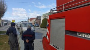 Incendio afectó furgón en el Barrio Croata