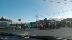 Joven se dio a la fuga tras accidente que terminó con pasajera fracturada