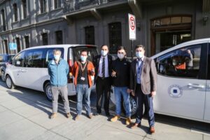 Dos modernos minibuses reforzarán atenciones domiciliarias y rondas médicas en Natales y Porvenir