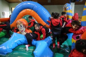 Párvulos se entretuvieron en Fiesta de la Infancia de Escuela 18 de Septiembre