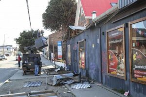 Fuerte viento generó diversos estragos en distintos sectores de Punta Arenas