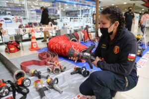 “Bomba España” realizó exposición  de su material en Zona Franca