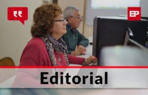 Adultos mayores en labores diarias