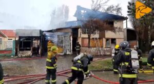 Antisociales prendieron fuego a antigua vivienda deshabitada en Puerto Natales