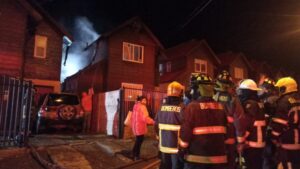 Incendio afectó dos viviendas en Población Jardín de la Patagonia