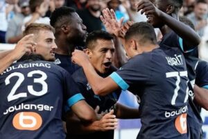 Olympique de Marsella le ganó al Auxerre con golazo de Alexis Sánchez
