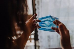 Mascarillas no serán obligatorias en salas de clases a partir del sábado