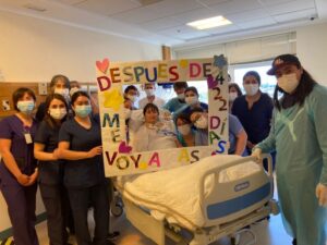 Emocionante despedida a paciente que ayer recibió alta médica